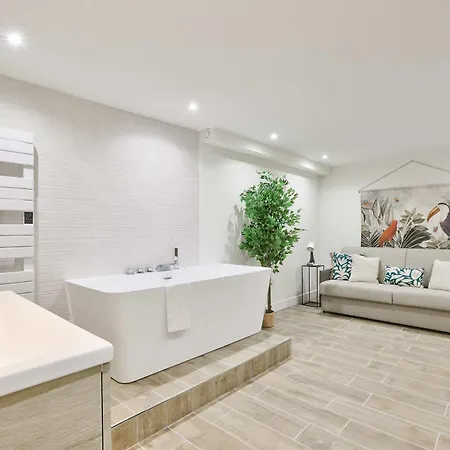 Appartamento Beautiful Flat For 6 Pax - Opera